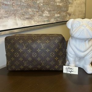 Louis Vuitton Trousse 28 Cosmetic Makeup Bag